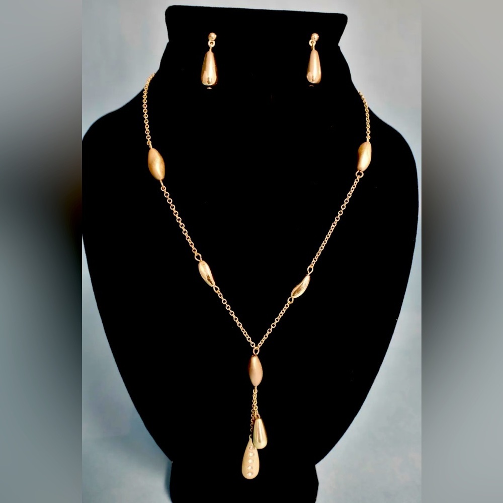 Avon Goldtone Nugget Drop Necklace and Earrings Set